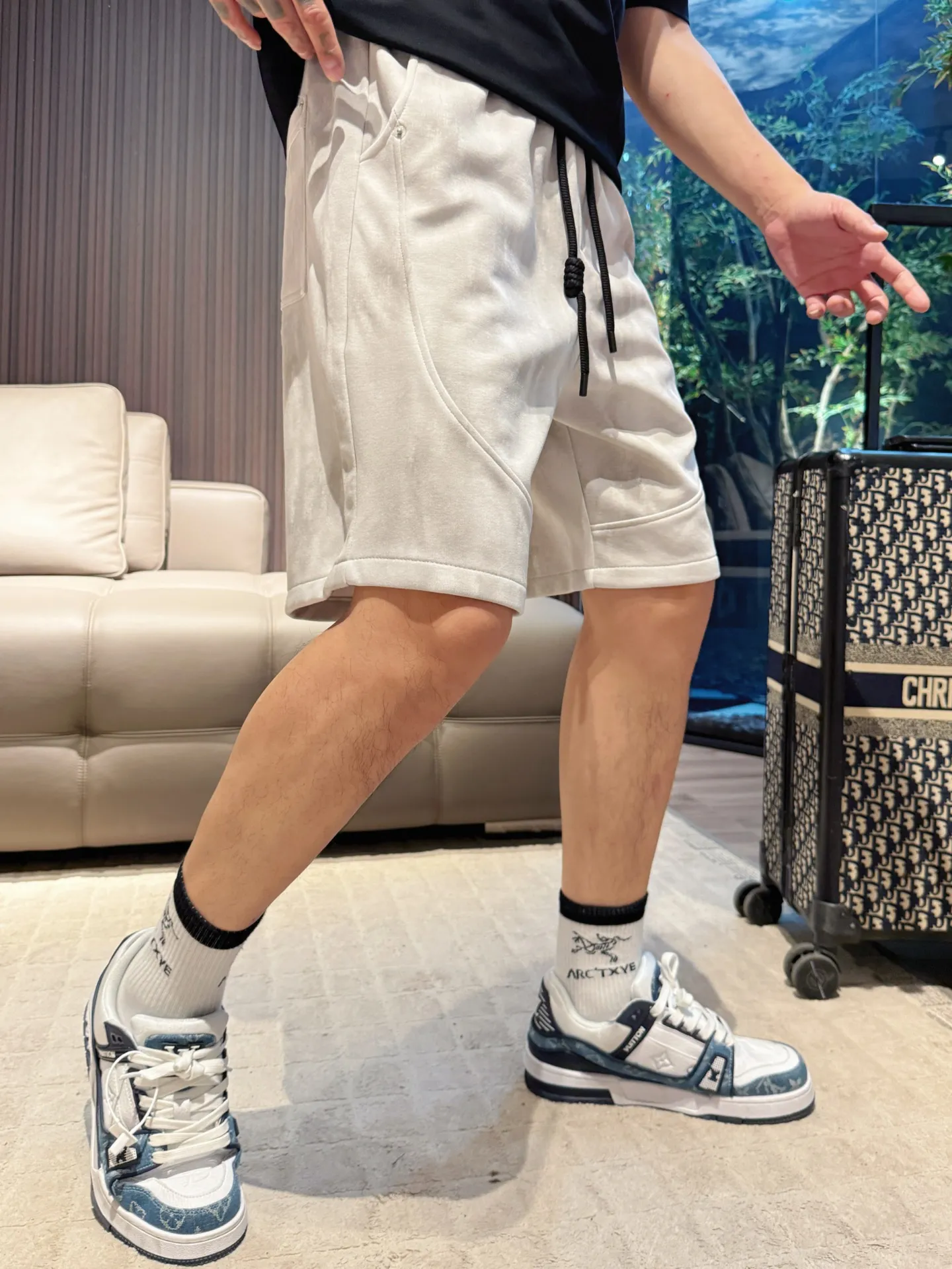 Balenciaga's three-standard complete 2026 summer New Arrival men's casual shorts, advanced custom-made Breathable fabric, Breathable fabric, extremely stretchy and comfortable, impeccable details, top-grade accessories, original logo design concept, delicate and soft feel! The upper body fit is awesome! Size: M-XXXL Please state your height and weight when ordering